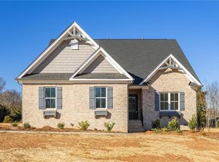 8305 Pyramid Dr, Summerfield, NC 27358