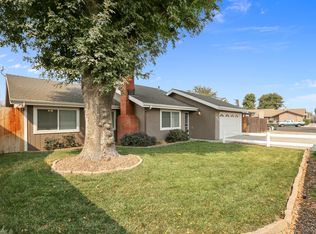 4043 W Sunnyside Ct, Visalia, CA 93277