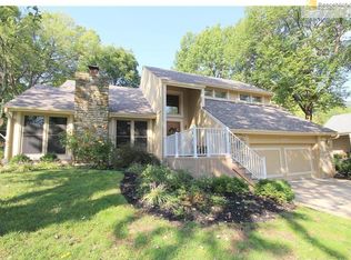 826 Blueberry Ln, Liberty, MO 64068