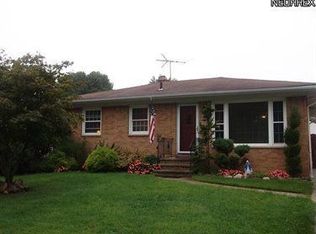 4000 Circlewood Dr, Fairview Park, OH