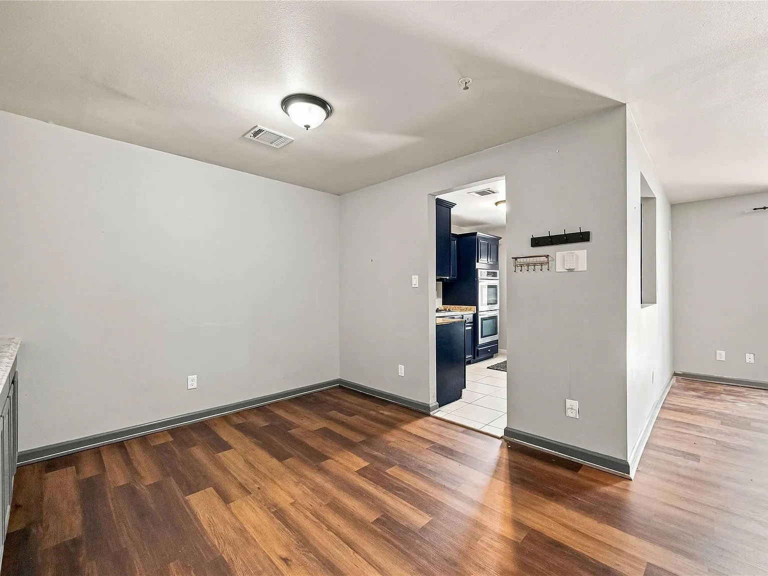 3 bed, 2.5 bath, 1608 sqft, $1,750 — Photo 4