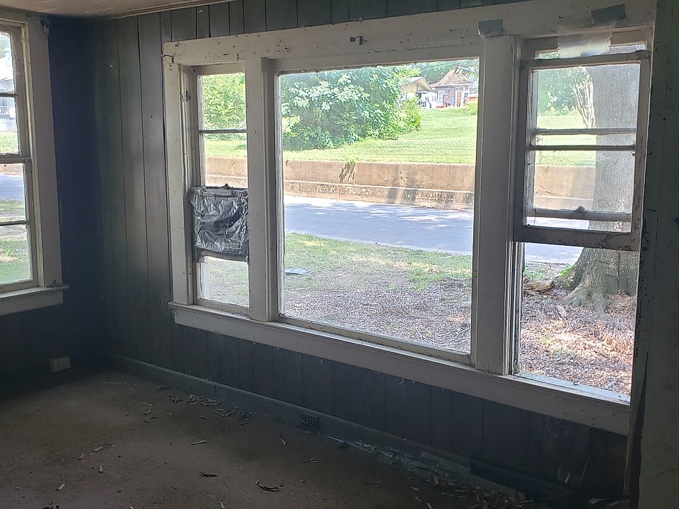 2nd image of 98 W 7th Street Ext