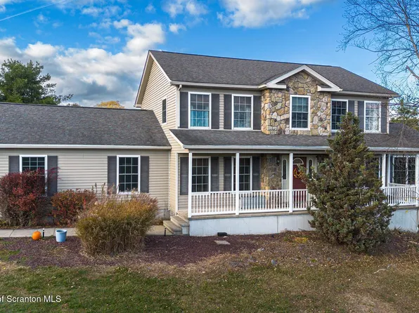 64 Green Briar Dr, Spring Brook Township, PA 18444