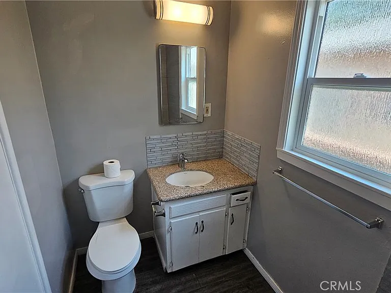 2402 N East St — Photo 9