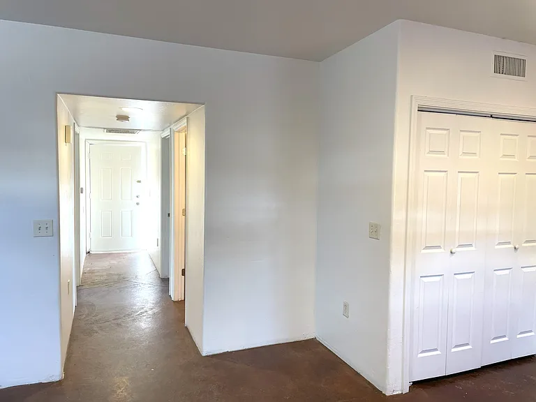 1307 W Saint Clair St #2 — Photo 14
