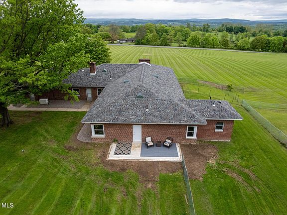 5th image of 730 McKay Road