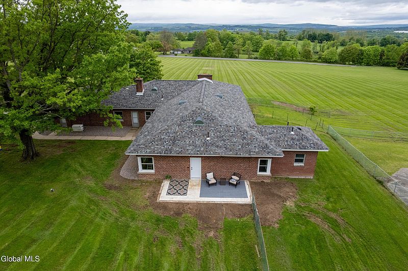 5th image of 730 McKay Road