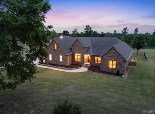 132 Taylor Rd, Hartselle, AL 35640
