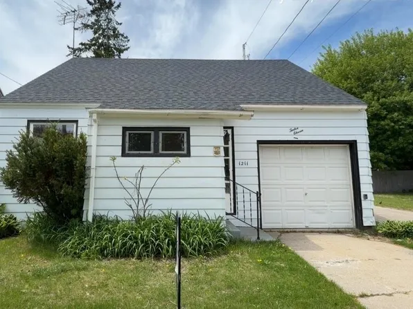 1211 Wells St, Marinette, WI 54143