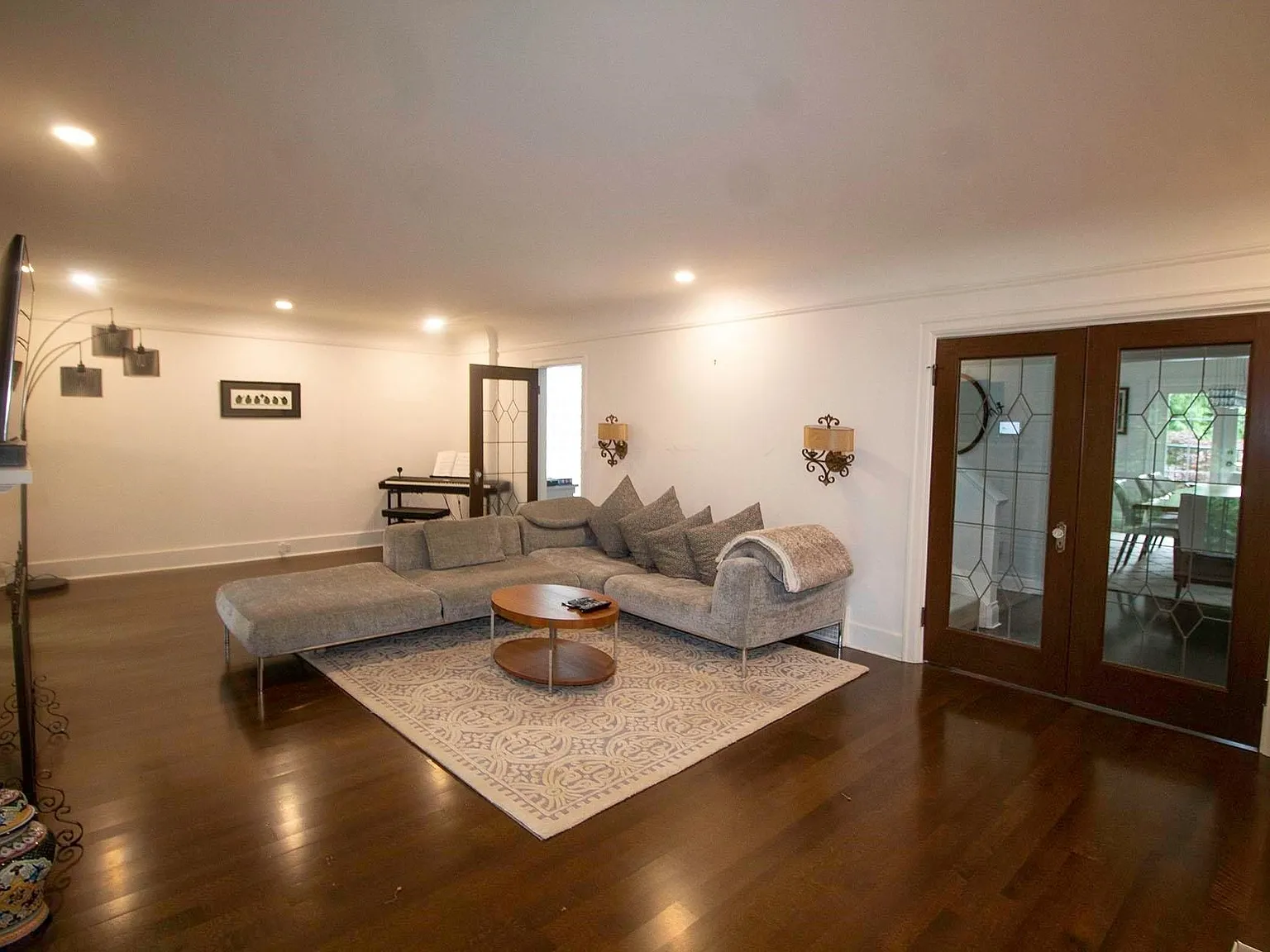 4 bed, 3026 sqft, $6,300 — Photo 4