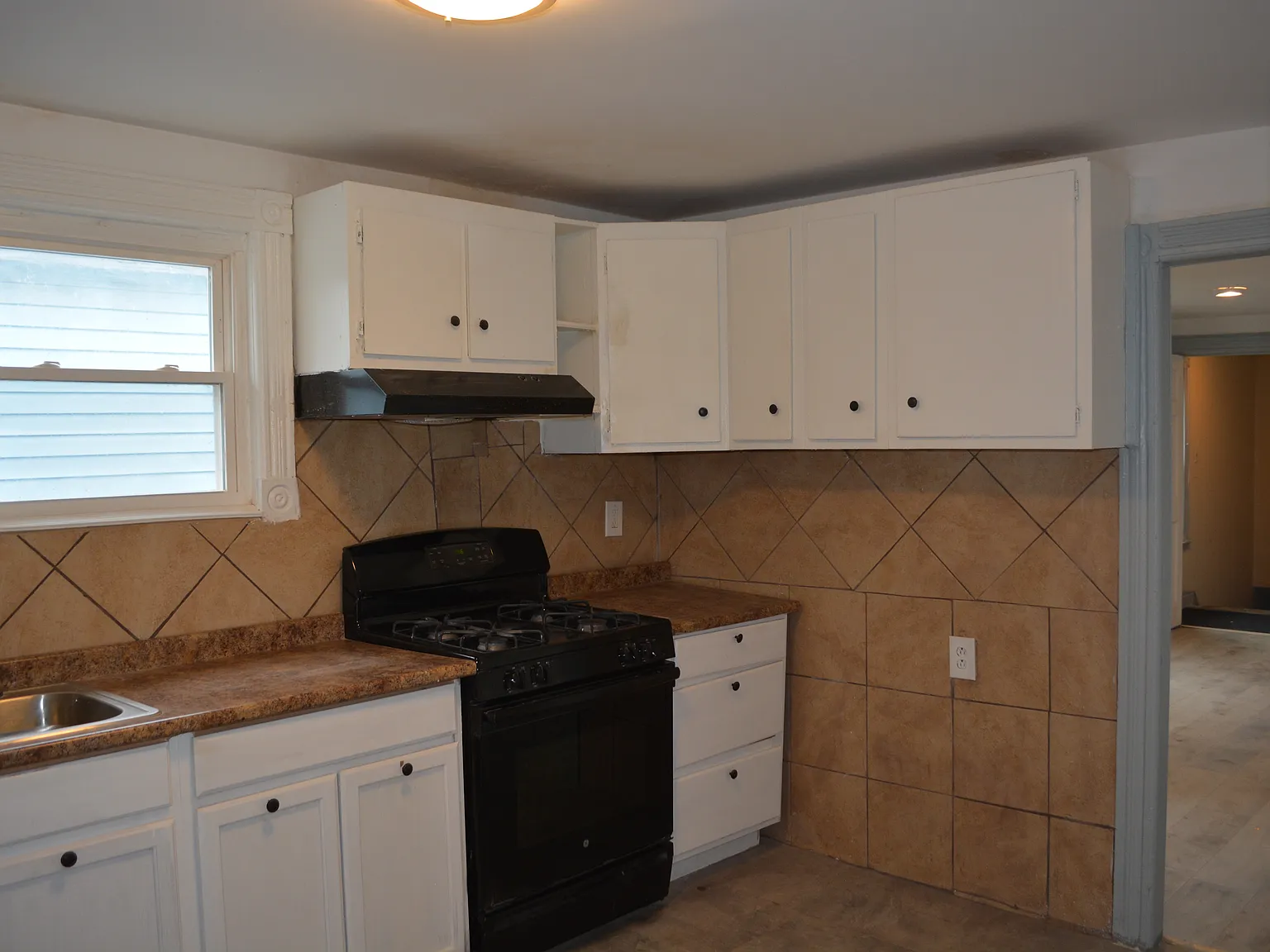 2 bed, 900 sqft, $1,100 — Photo 2