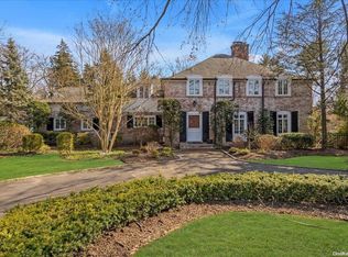 66 Barkers Point Rd, Port Washington, NY 11050