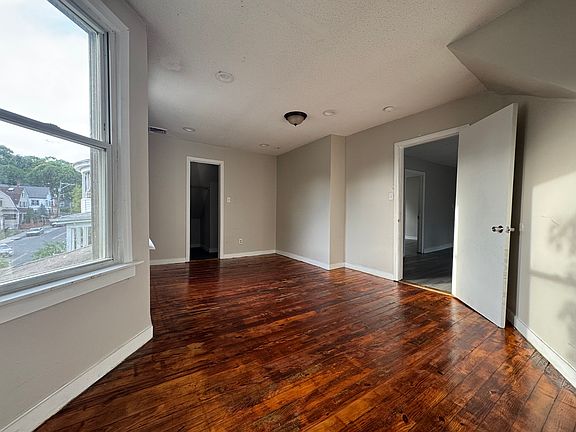 3rd image of 304 Willow St #3C