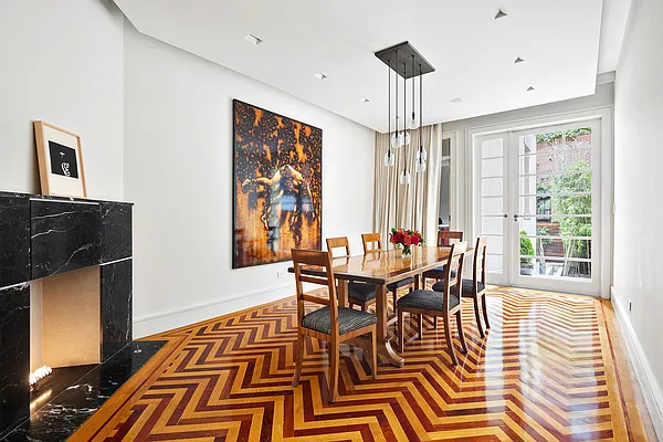 Sold by Compass | media 25