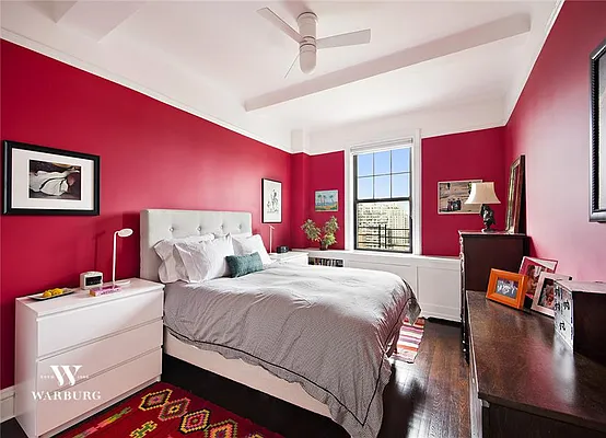 Sold by Warburg | media 4