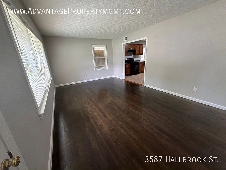 Modern 3 Bedroom/1 Bath Home - 3587 Hallbrook St. — Photo 4