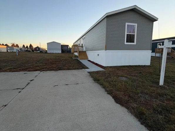 282 Partridge Ln, Bismarck, ND 58504