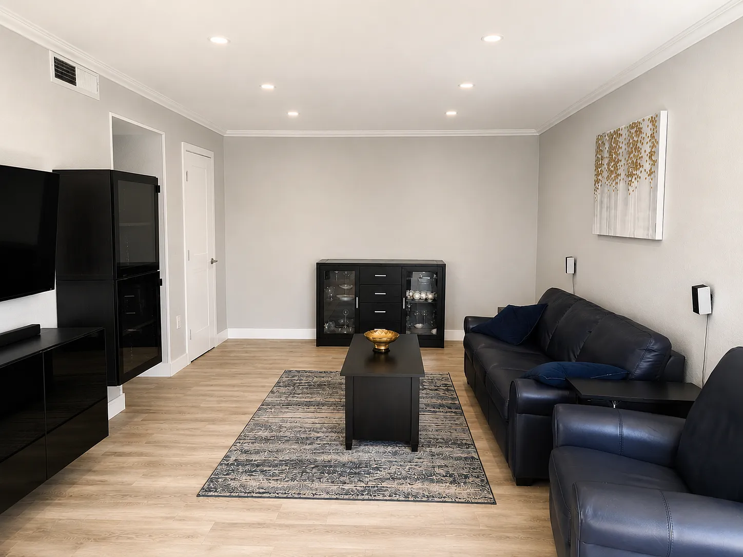 2 bed, 1064 sqft, $4,200 — Photo 3