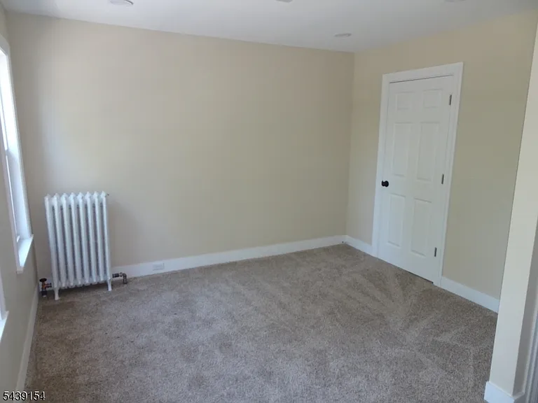 689 Sayre Ave — Photo 14