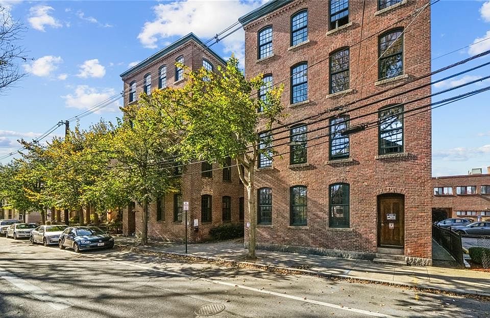 1st image of 409 Pine St Unit 301