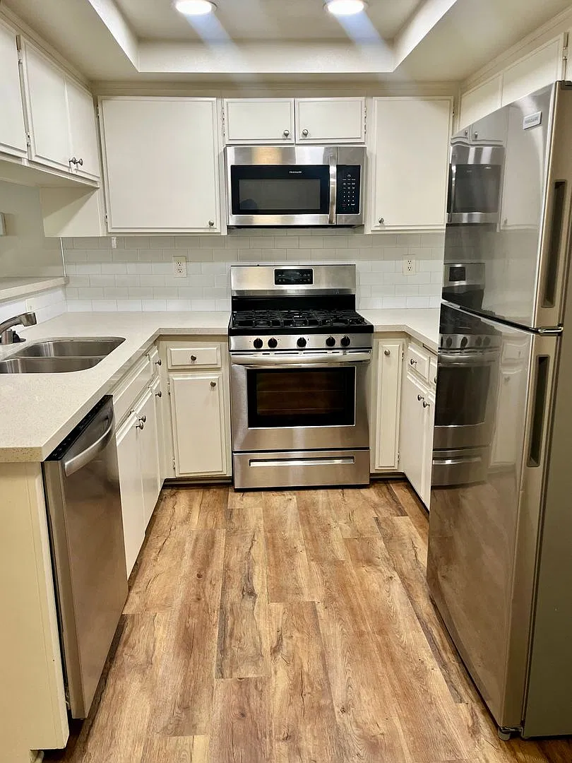 622 E. Holly Avenue Apartments — Photo 1