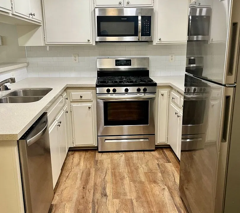622 E. Holly Avenue Apartments