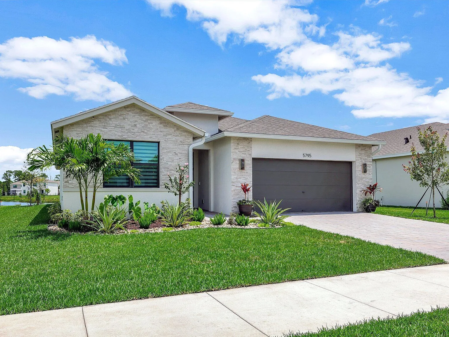 4 bed, 2.0 bath, 2032 sqft, $4,500 — Photo 2