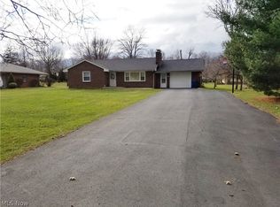 933 Lynita Dr NE, Brookfield, OH 44403