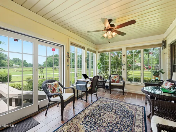 8004 Club House Drive, New Bern, NC 28562