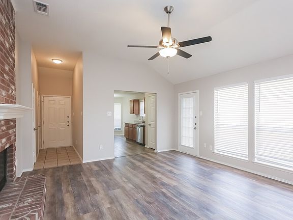 5th image of 308 Oak Meadow Ln