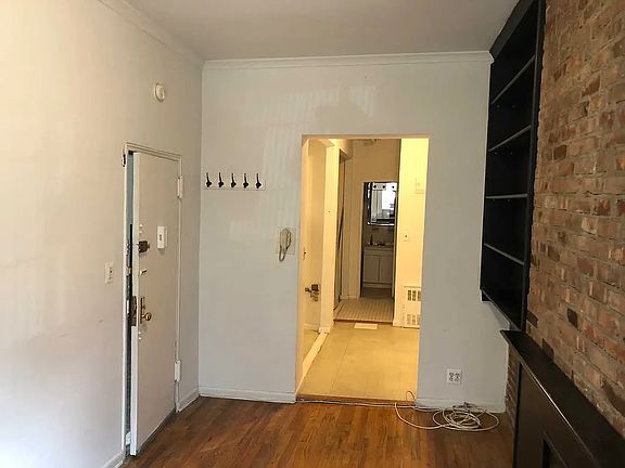 2nd image of 237 E 79th St APT 1B