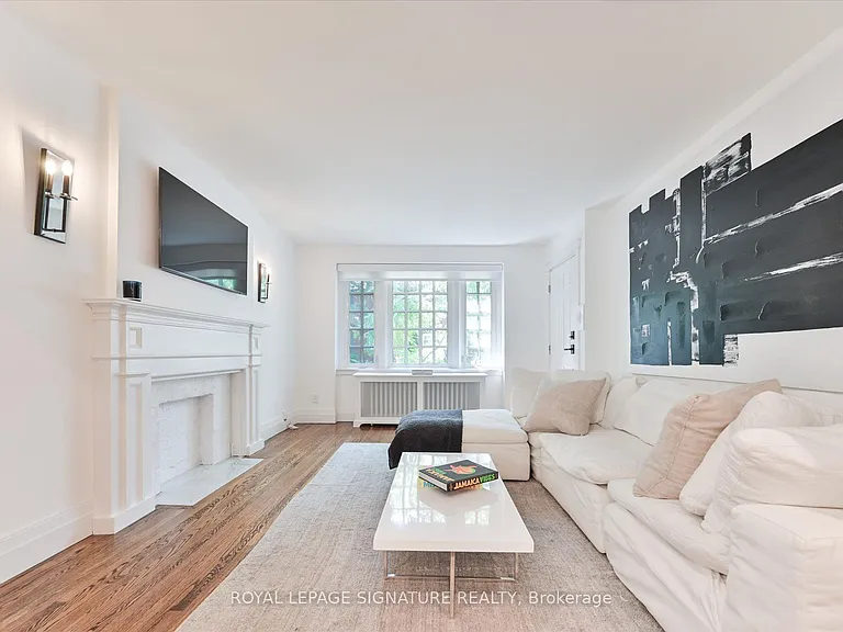 42 Strathgowan Ave #MAIN — Photo 3