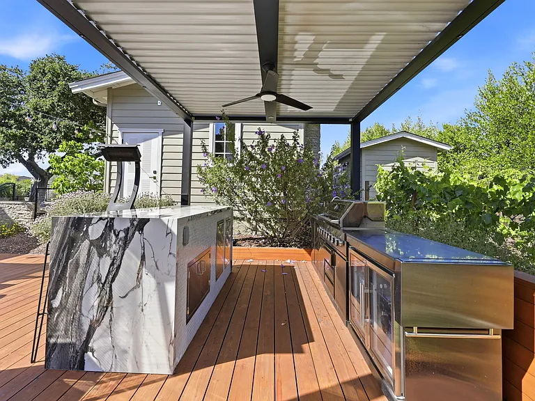115 Sisters Ct — Photo 35