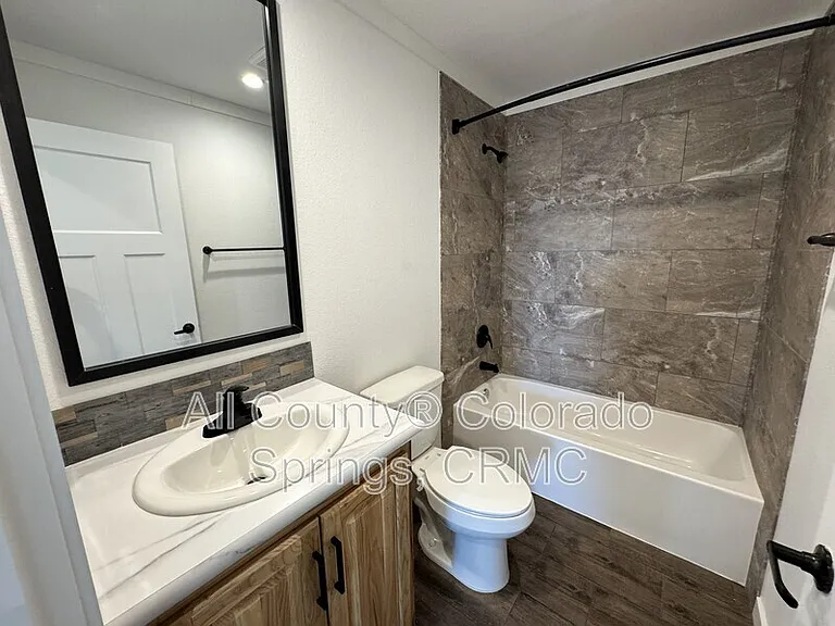 692 E Hahns Peak Ave — Photo 14