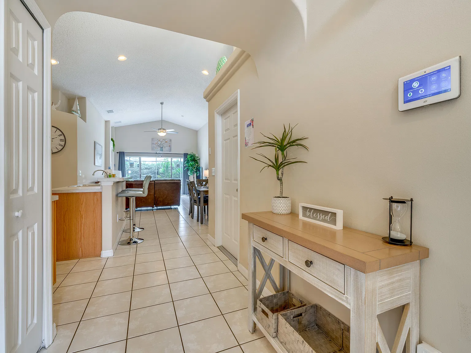 16636 Rolling Green Dr — Photo 4