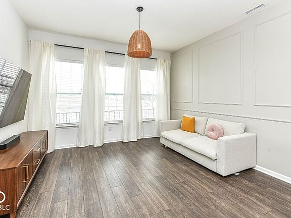 5th image of 1039 Valentine Ln