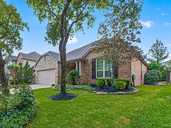 3rd image of 179 N Vershire Cir