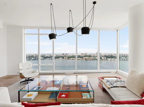 30 Riverside Boulevard image 6 of 11