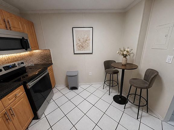 5th image of 2780 NE 183rd St APT 810