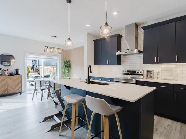 9914 225a St NW, Edmonton, AB T5T 7R7