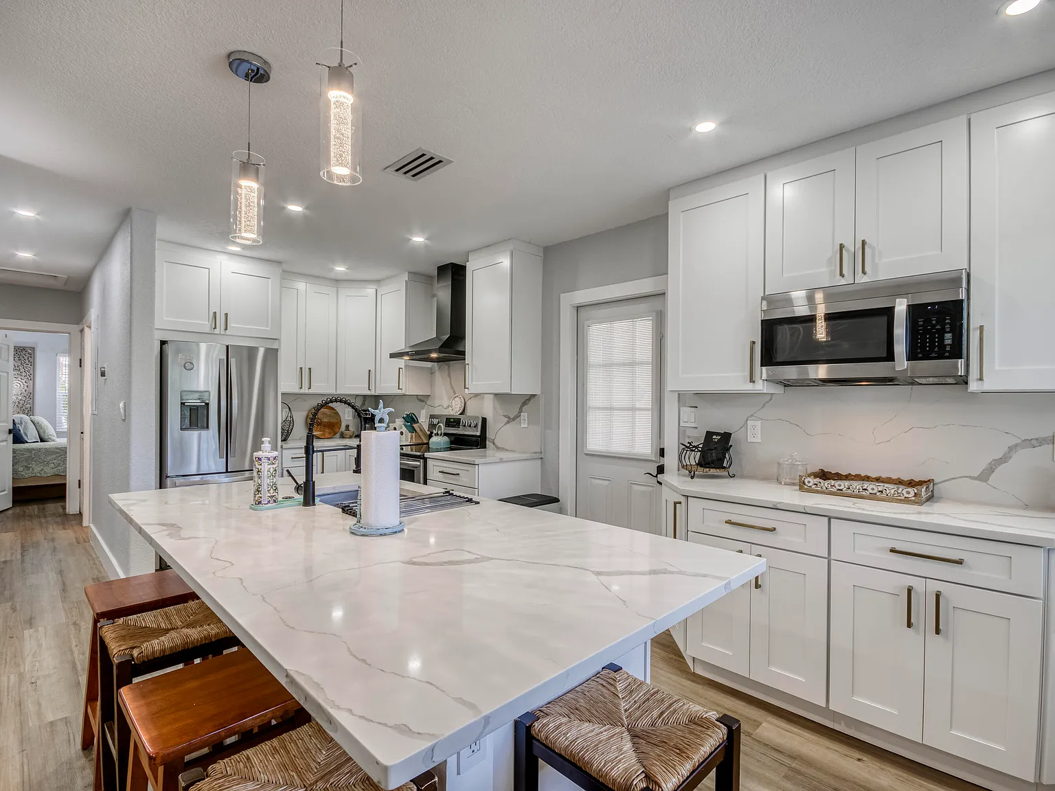 3 bed, 2.0 bath, 1115 sqft, $3,200 — Photo 4