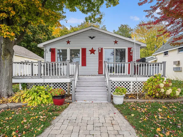 55708 Indian Lake Rd, Dowagiac, MI 49047