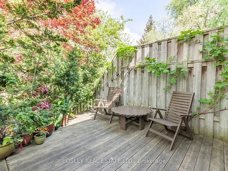 22 Martin Cres — Photo 34