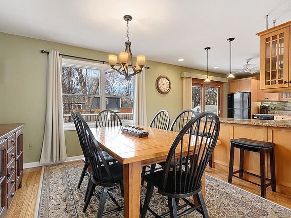 4th image of 1442 E Joan Dr