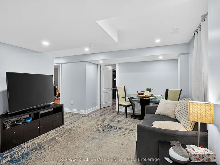 249 Hinton Ter — Photo 4
