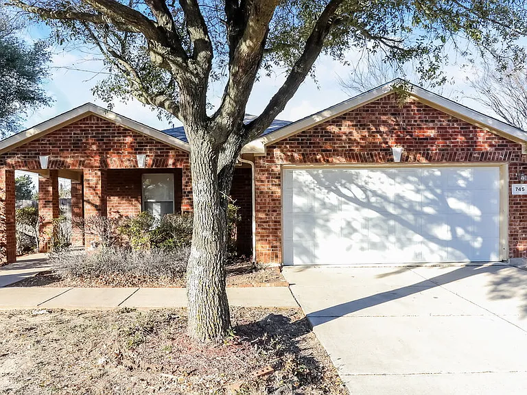 745 Capricorn St — Photo 1