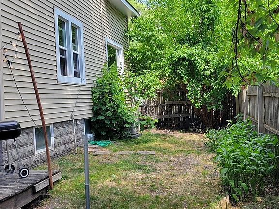 5th image of 140 S Park St