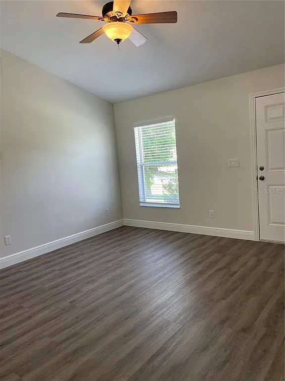 3 bed, 2.0 bath, 1200 sqft, $2,100 — Photo 3