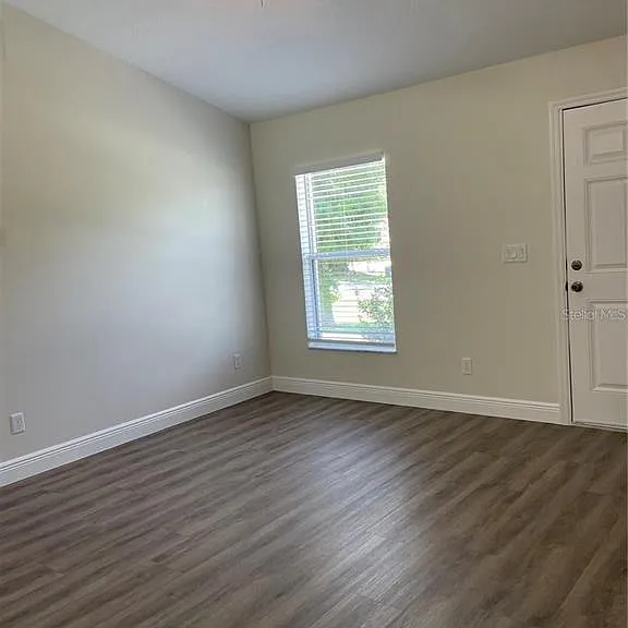 17542 Doris St — Photo 3