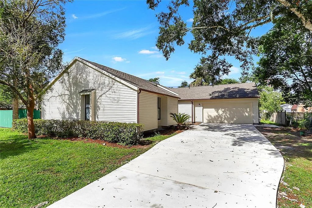 4 bed, 2.0 bath, 1676 sqft, $3,250 — Photo 1